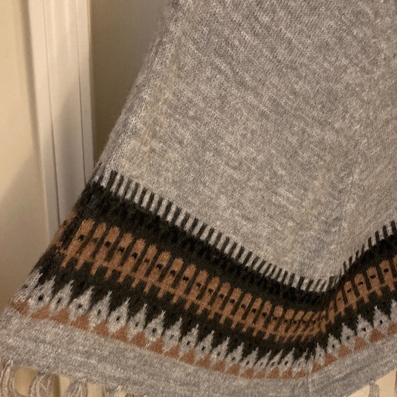 Gray Patterned Women's Poncho with Fringe - Picture 5 of 9